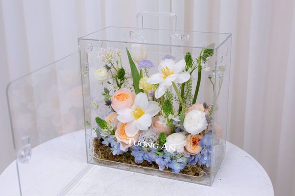 Hộp Hoa Vali Say Đắm Ngày Mới