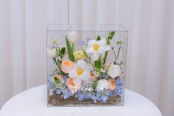  Hộp Hoa Vali Tựa Như Yêu Đầu - HH8 