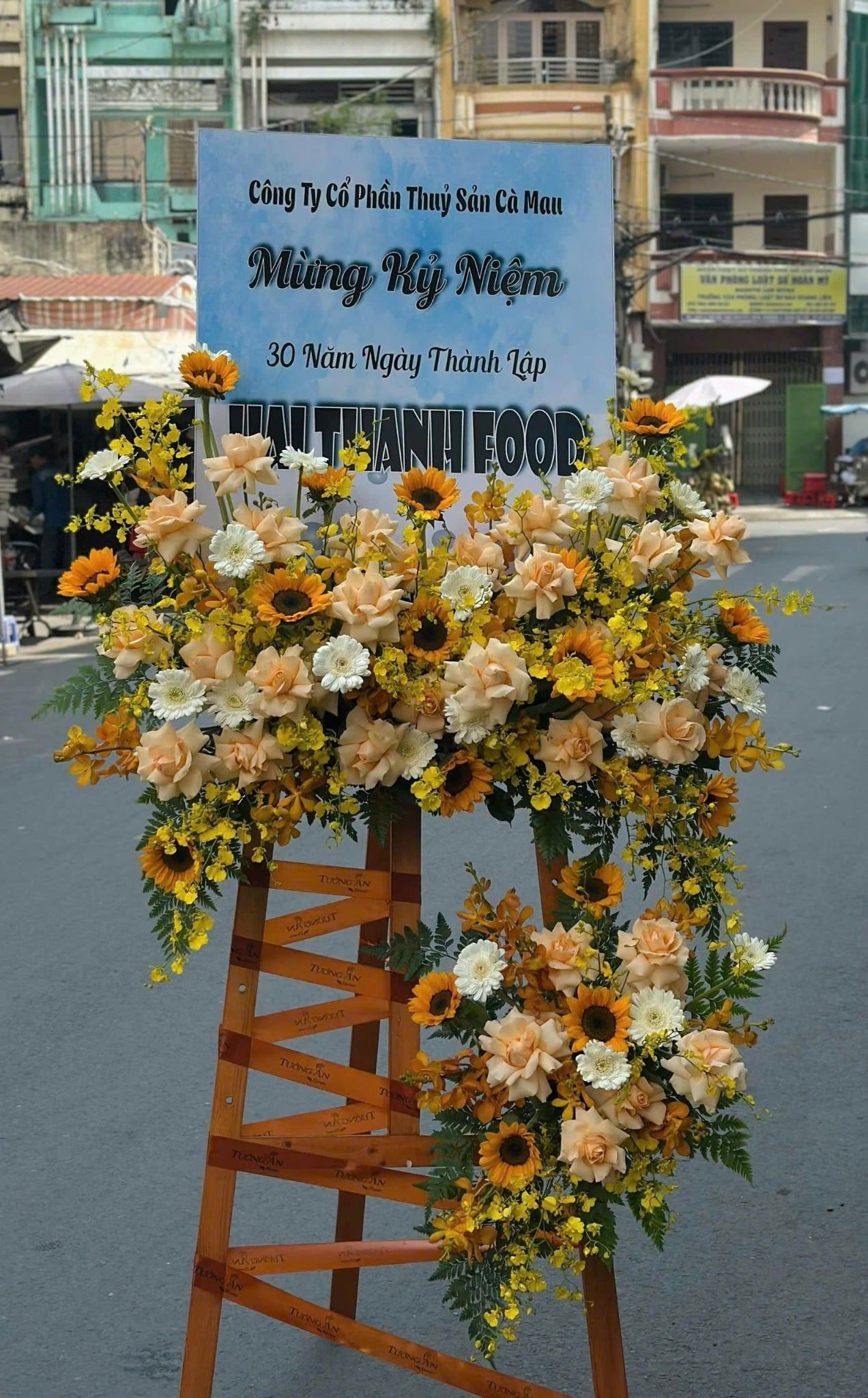  Hoa Chúc Mừng Vững Bước Thành Công - HCM08 