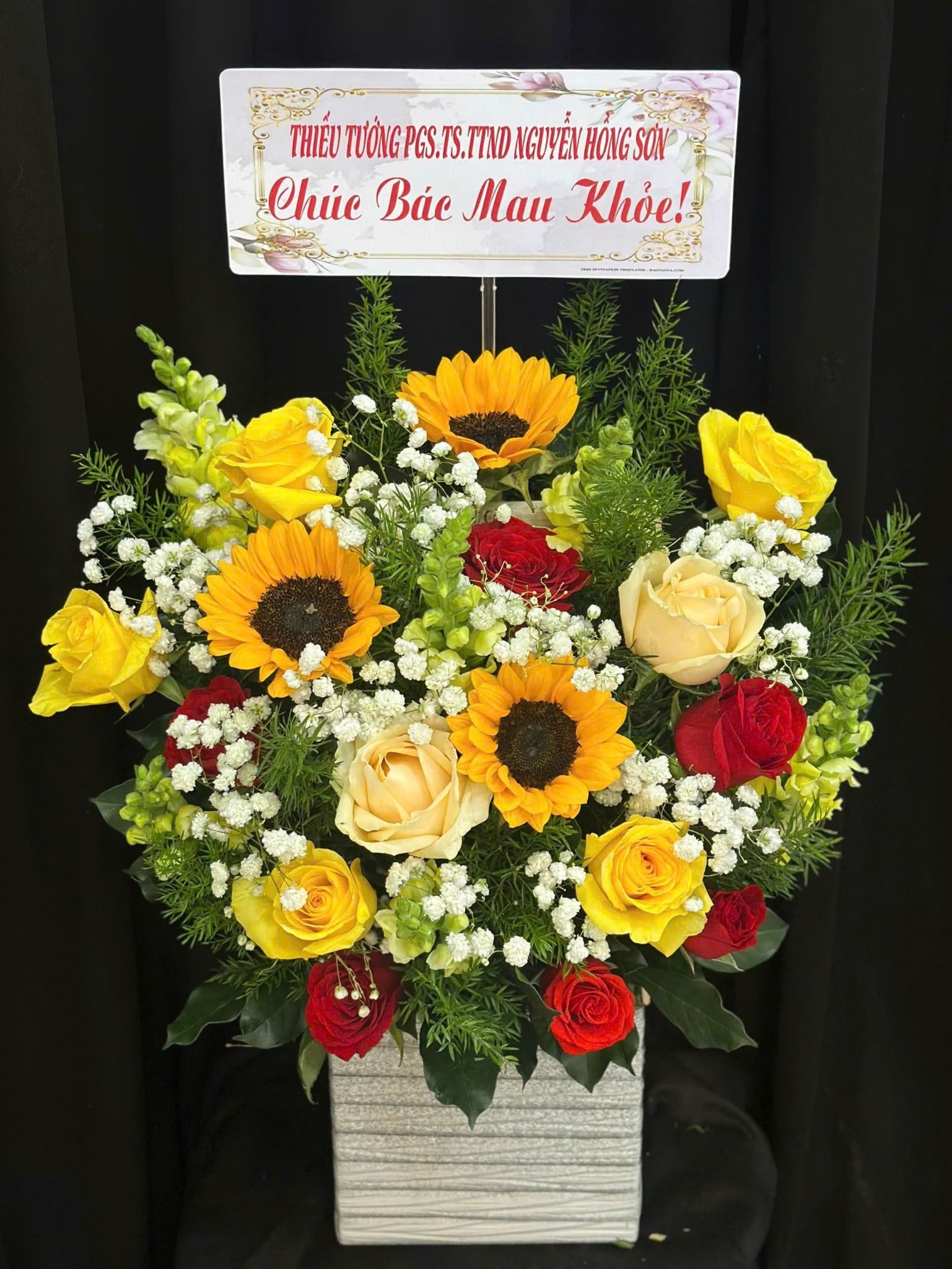  Hoa Cắm Hộp Nắng Vàng Hỷ Sự - HCH08 