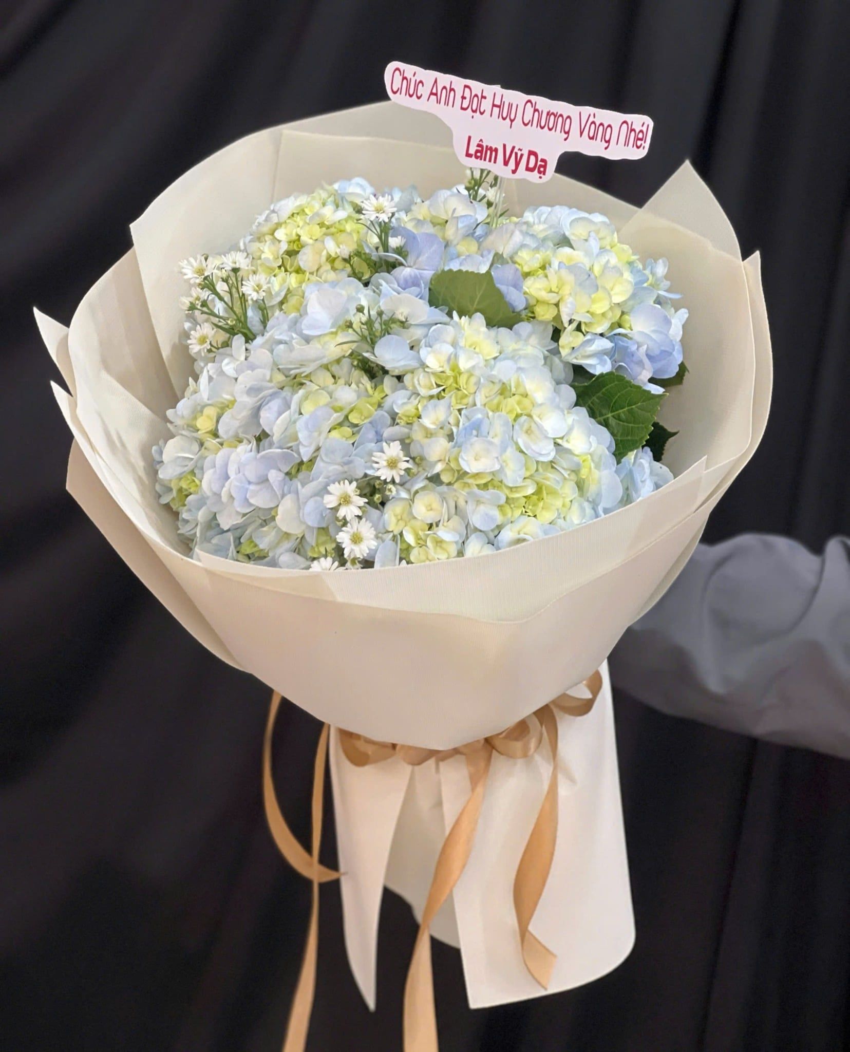  Bó Hoa Rực Đỏ Hạnh Phúc - HBT07 