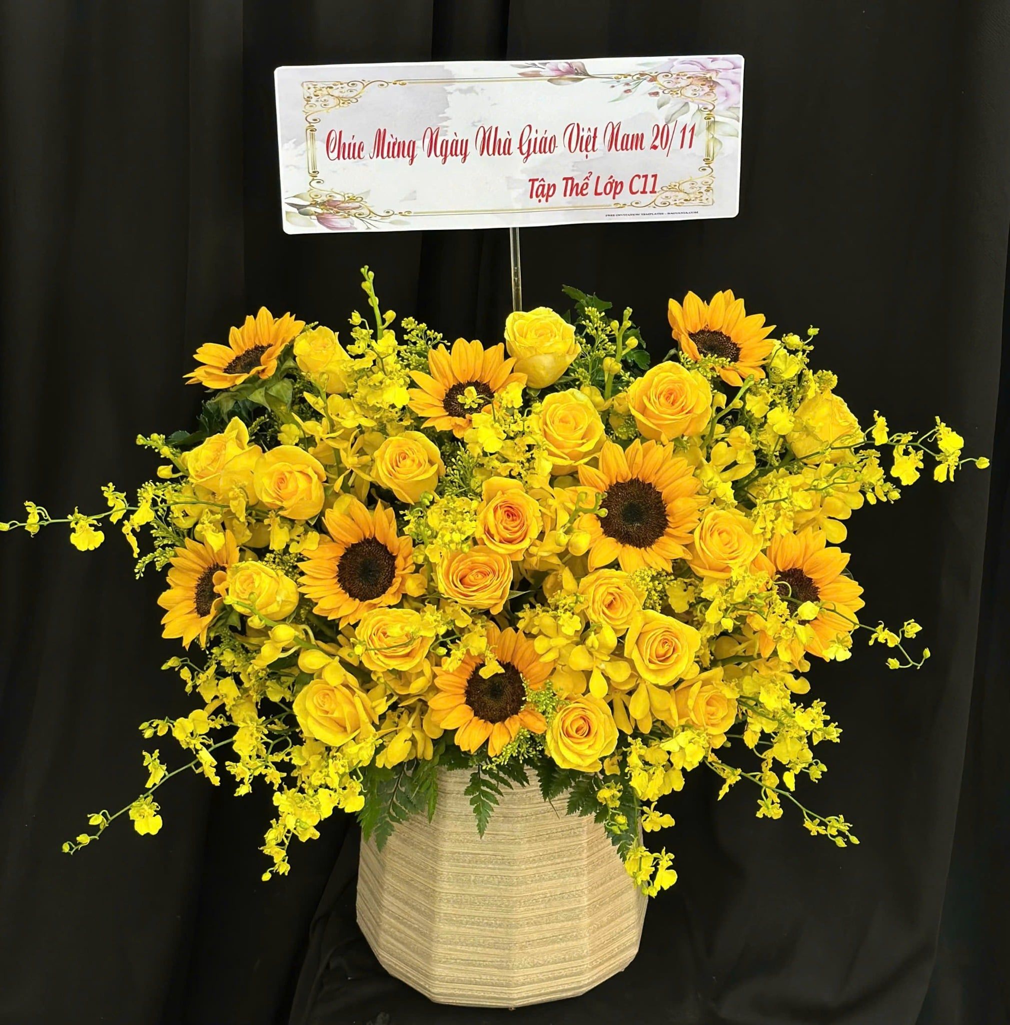  Hoa Cắm Hộp Hoàng Hoa Khởi Vận - HCH44 