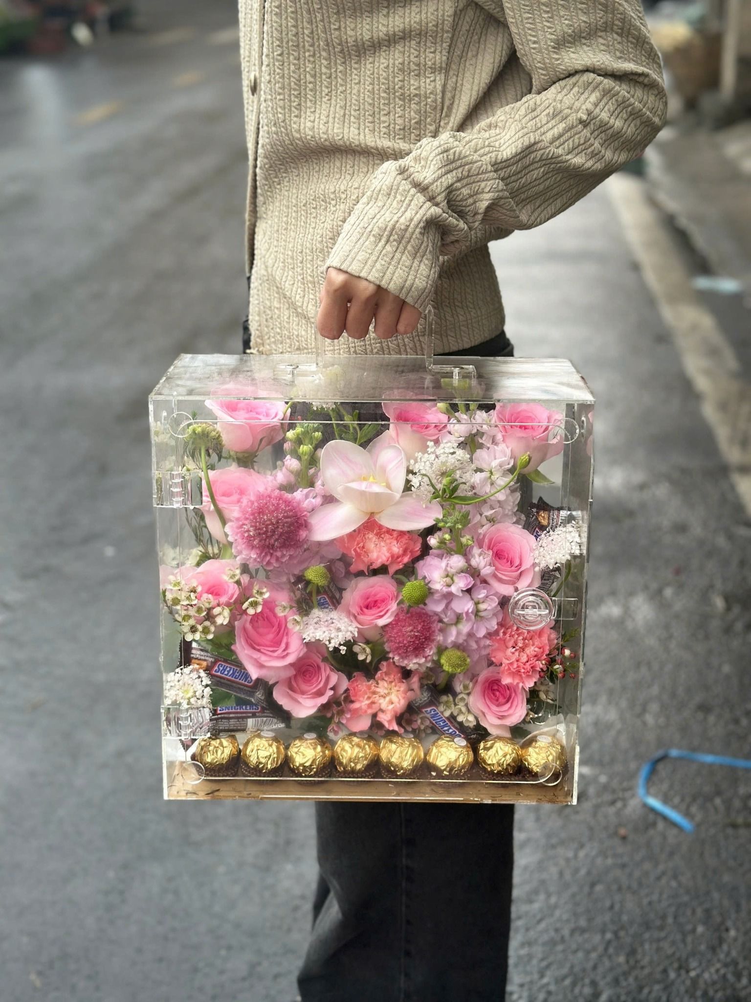  Hộp Hoa Vali Ngọt Ngào Trong Veo - HH12 