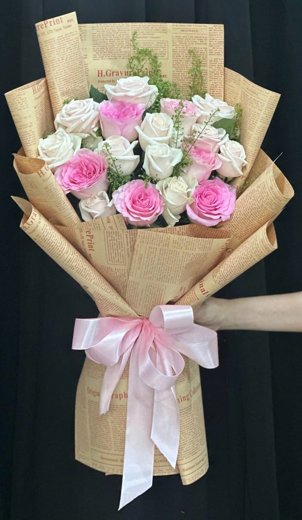  Bó Hoa Hồng Trắng Yêu Thương - HBD64 