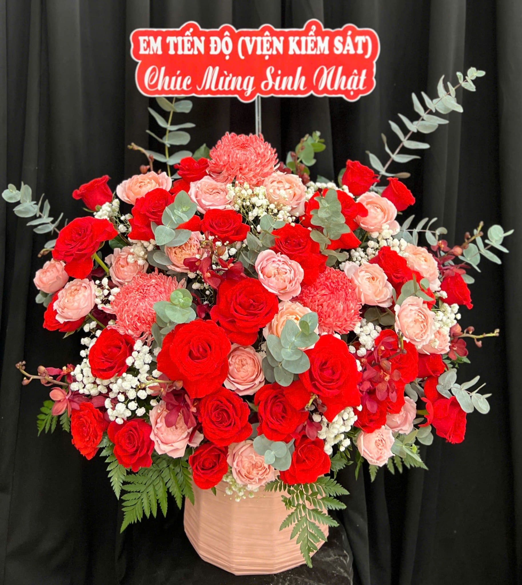  Hoa Cắm Hộp Đỏ Tình Nồng - HCH112 