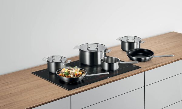 Bộ nồi chảo 6 món Bosch HEZ9SE060 - Quánh 1.2L, Nồi 2L, Nồi 3.5L, Nồi 5.5L, Chảo 24cm, Chảo 26cm