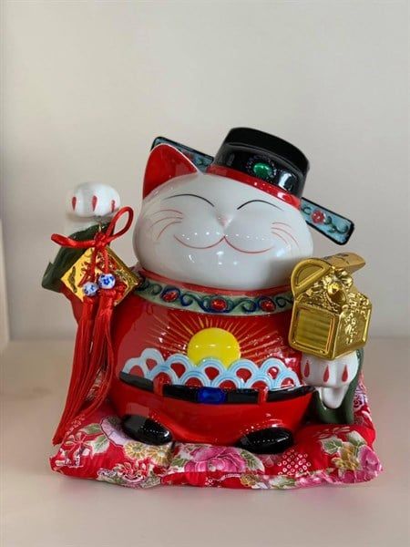  Mèo Thần Tài Đỏ Rương Vàng 