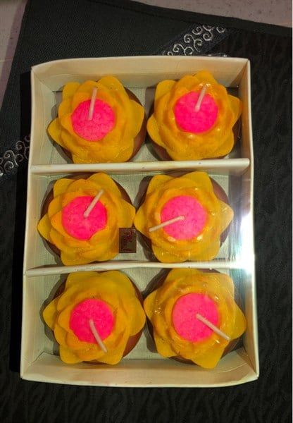  Nến Hộp Hoa Sen Vàng Nhỏ 