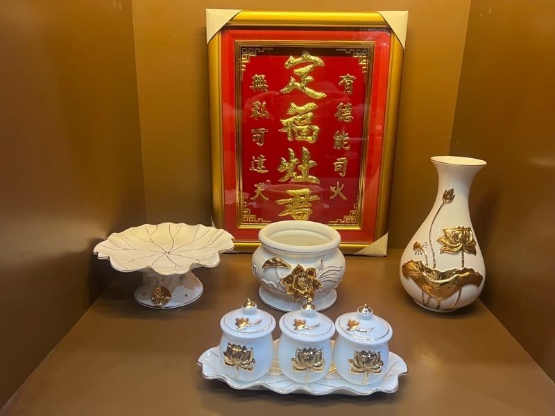  Áng 3 Bạch Ngọc Sen Vàng 