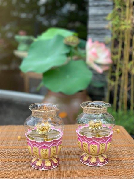  Đèn Dầu Hoa Sen Vàng 