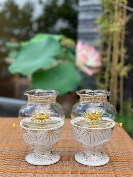  Đèn Dầu Sứ Hoa Sen 