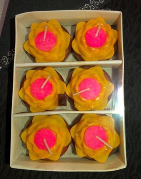  Nến Hộp Hoa Sen Vàng Lớn 