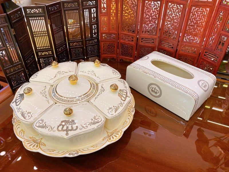  Hộp Mứt Tròn Vương Miệng 360• 