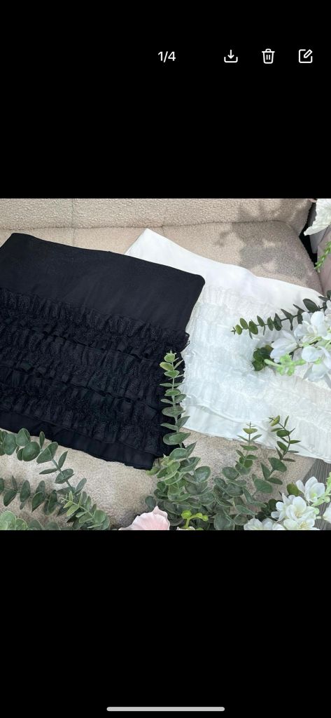 Chân váy ren tầng lưng cao (N24)