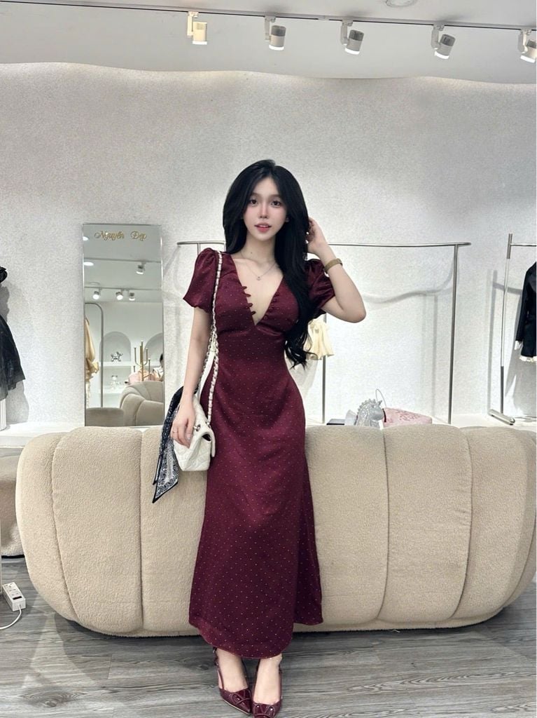 Đầm dáng dài hoạ tiết chấm bi cổ V tay bồng (O13)