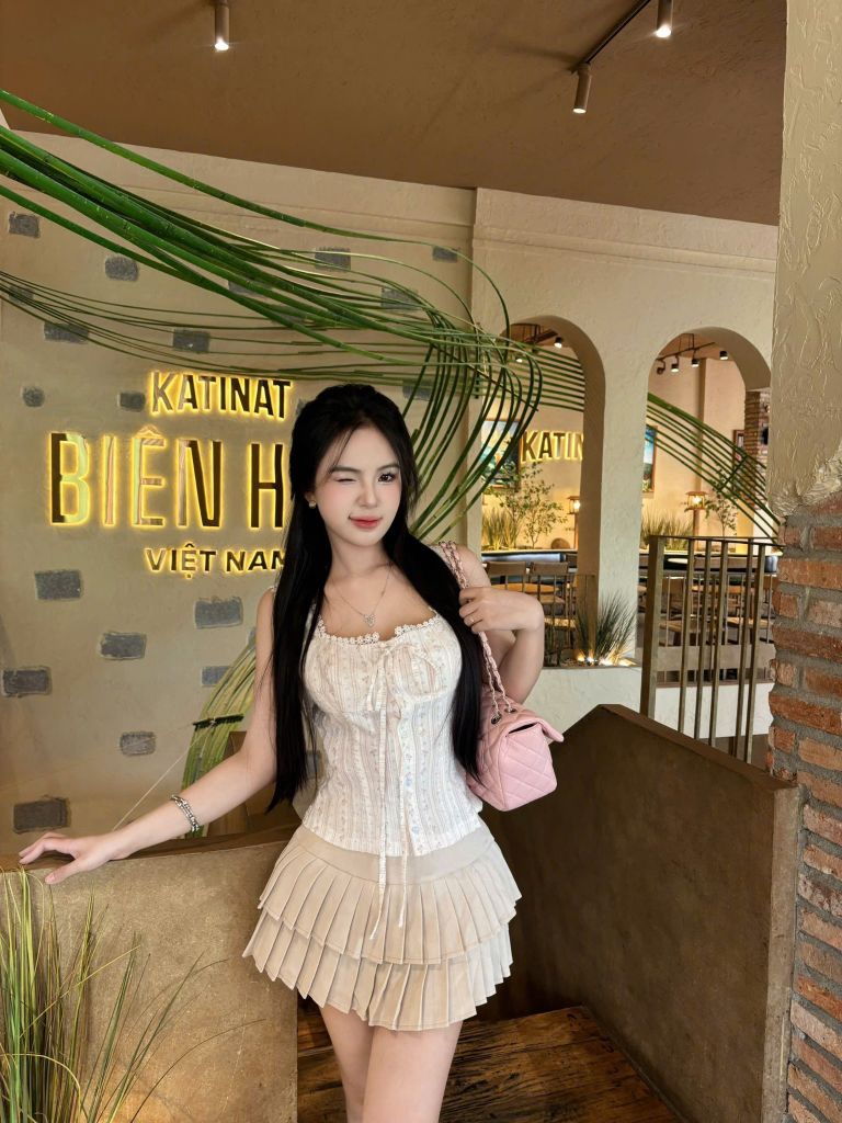 Set Áo Hai Dây Hoa Nhí Phối Chân Váy Tầng Xếp Li (P19)