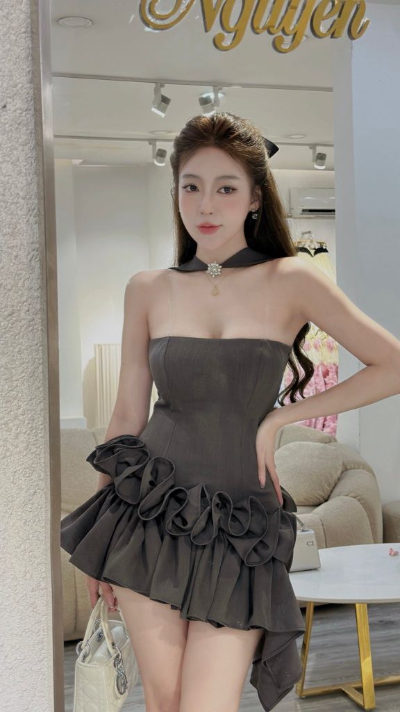 Đầm cúp ngực choàng vai rơi dáng xoè tầng hoa nổi vải xước cao cấp(J13)