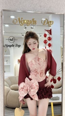 Set 4 món gồm áo yếm, tag hoa lan, chân váy tầng bèo và choàng voan (O34)