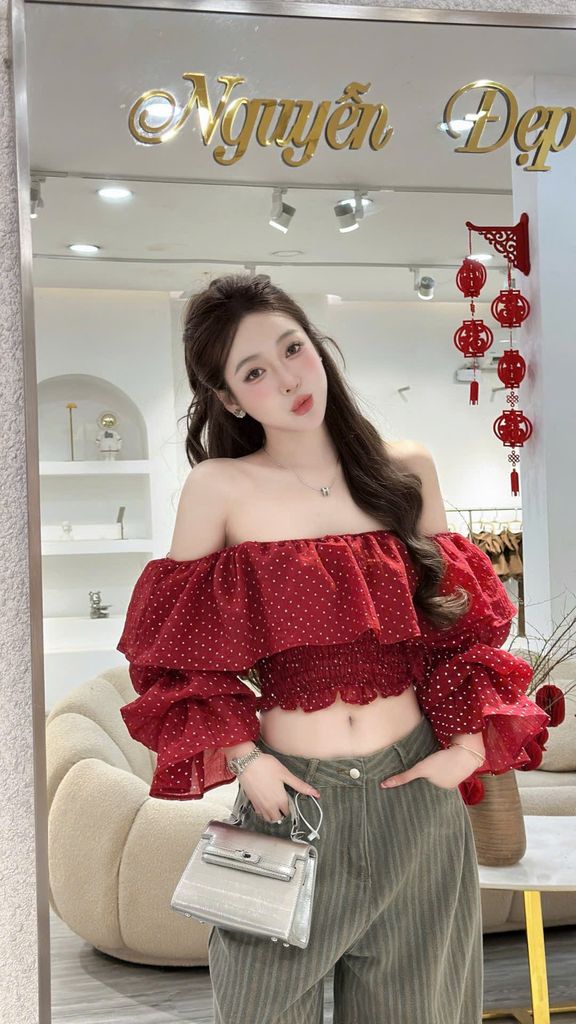 P07_ Áo bẹt vai chấm bi tay bồng vải tơ xốp