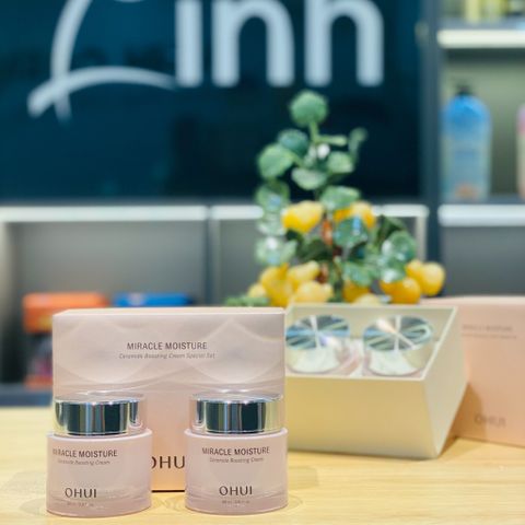 Bộ Kem Dưỡng Ẩm Ohui Miracle Moisture Ceramide Boosting Cream 60ml + 60ml CTY LG vina