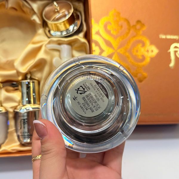 Bộ Kem Dưỡng Mắt Tái Sinh Whoo Cheongidan Radiant Regenerating Eye Cream 50ml Special Set