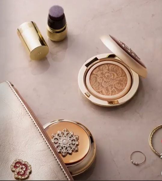 Phấn Nước Tái Sinh Whoo Cheongidan Radiant Essence Cushion Special Set Hàng Cty LG