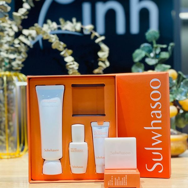 Kem Chống Nắng Nâng Tone Trắng Da Sulwhasoo UV Daily Tone Up Sunscreen Multi Protection SPF50+++ 50ml