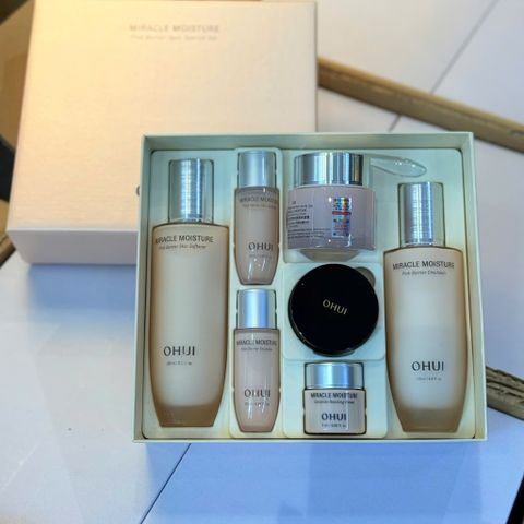 Bộ Dưỡng Da Dưỡng Ẩm Ohui Miracle Moisture 3pcs Special Set Tặng cushion