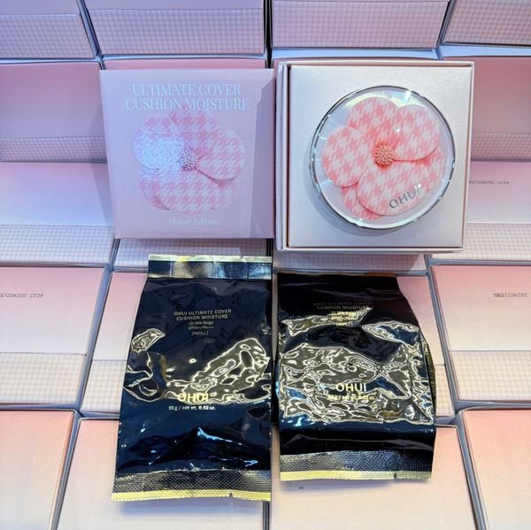 Phấn Nước Dưỡng Ẩm Ohui Ultimate Cover Cushion Moisture Flower Edition Set (tặng kèm 2 lõi)