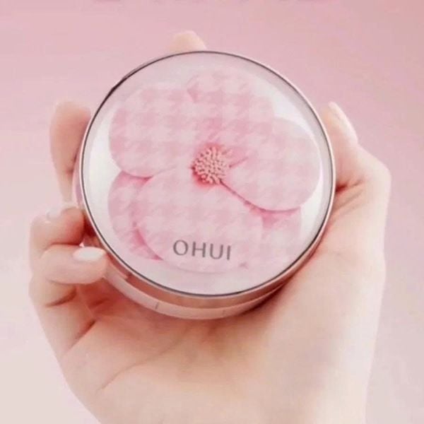 Phấn Nước Dưỡng Ẩm Ohui Ultimate Cover Cushion Moisture Flower Edition Set (tặng kèm 2 lõi)