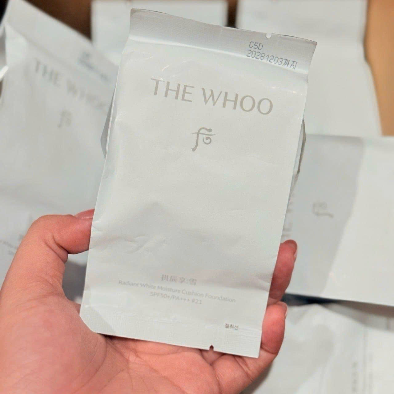 Lõi Phấn Nước Dưỡng Trắng The Whoo Radiant White Moisture Cushion Foundation SPF50+/PA+++ Tone #21