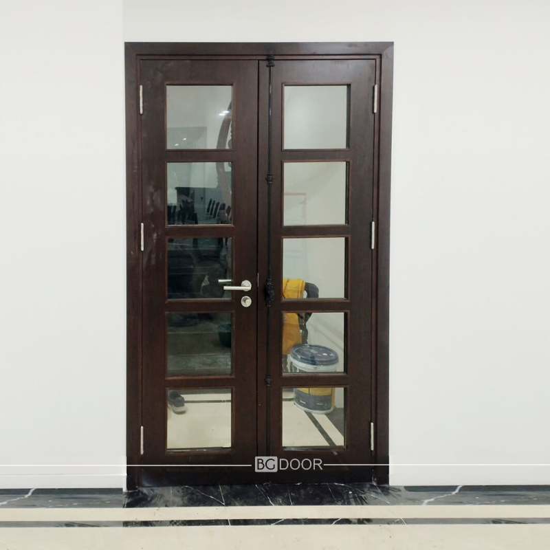 Cửa Plywood Veneer óc chó 2 cánh kính
