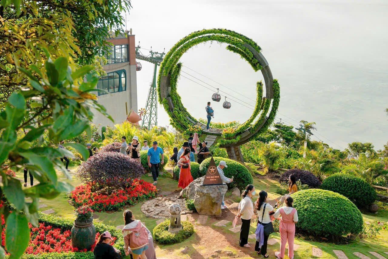  Tay Ninh Cao Dai Holy See & Ba Den Mountain with cable car [Private Daytour] 