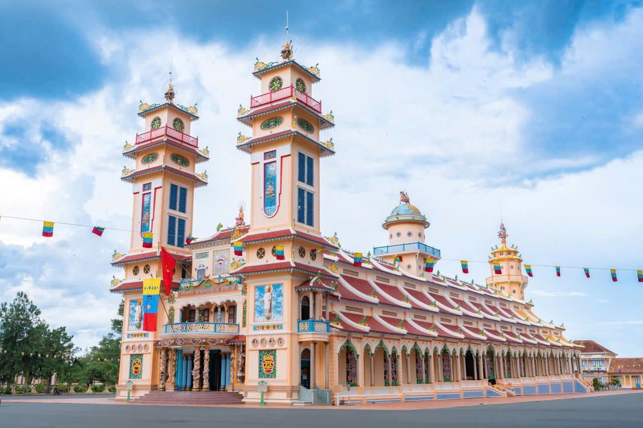  Cao Dai Religion highlights: Daytour to Tay Ninh 