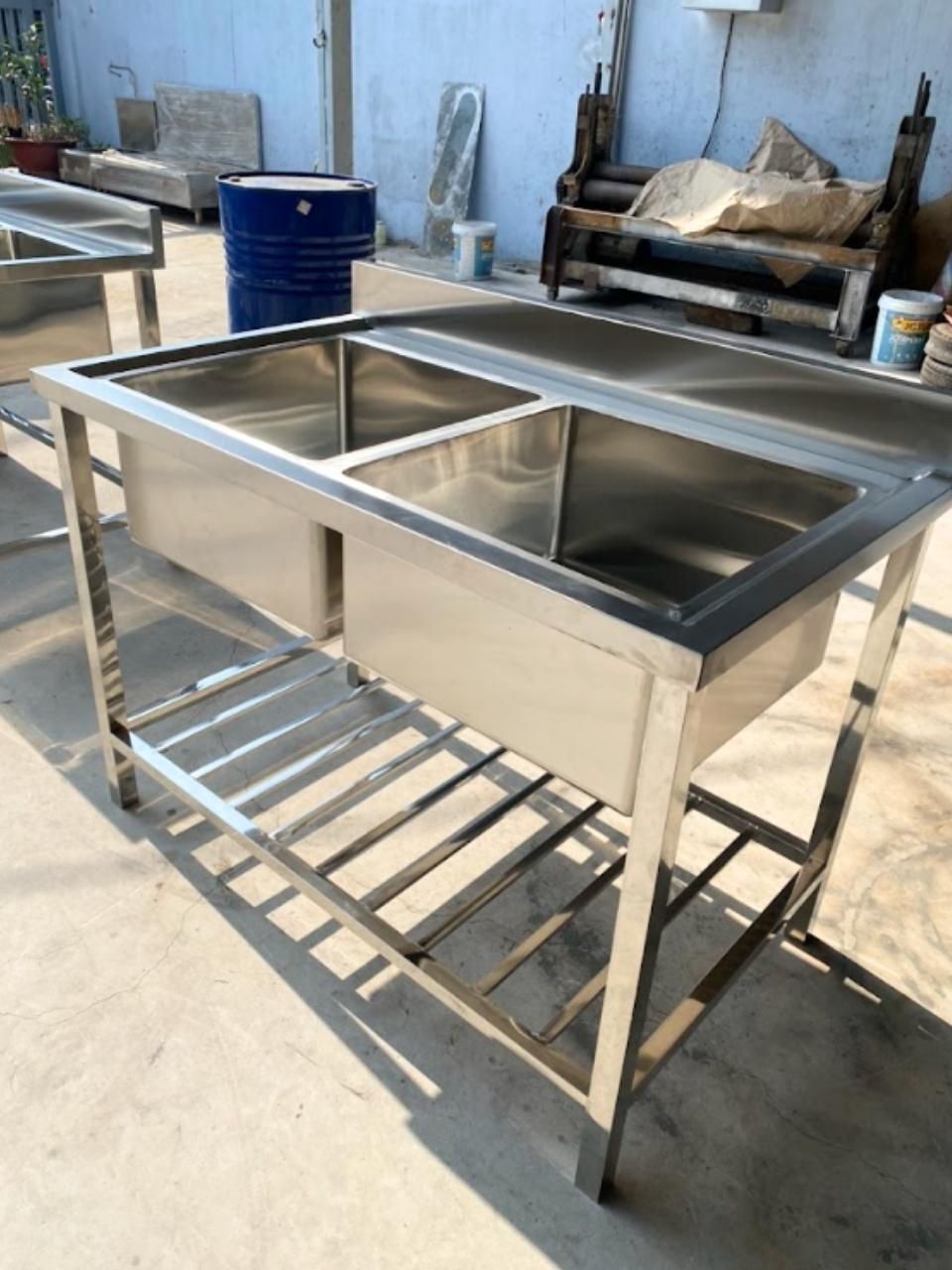  Chậu Rửa Inox Công Nghiệp 2 Hộc Kèm Giá Dưới 