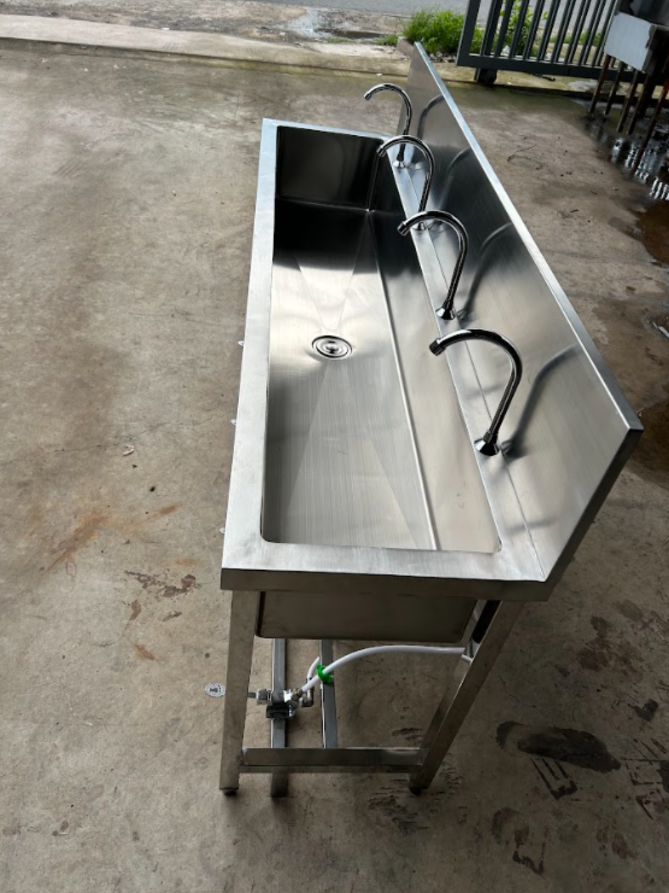  Chậu Rửa Tay Inox Công Nghiệp 4 Vòi 