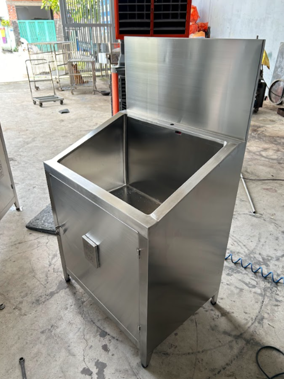  Bồn Rửa Tay Inox Đơn 700mm 