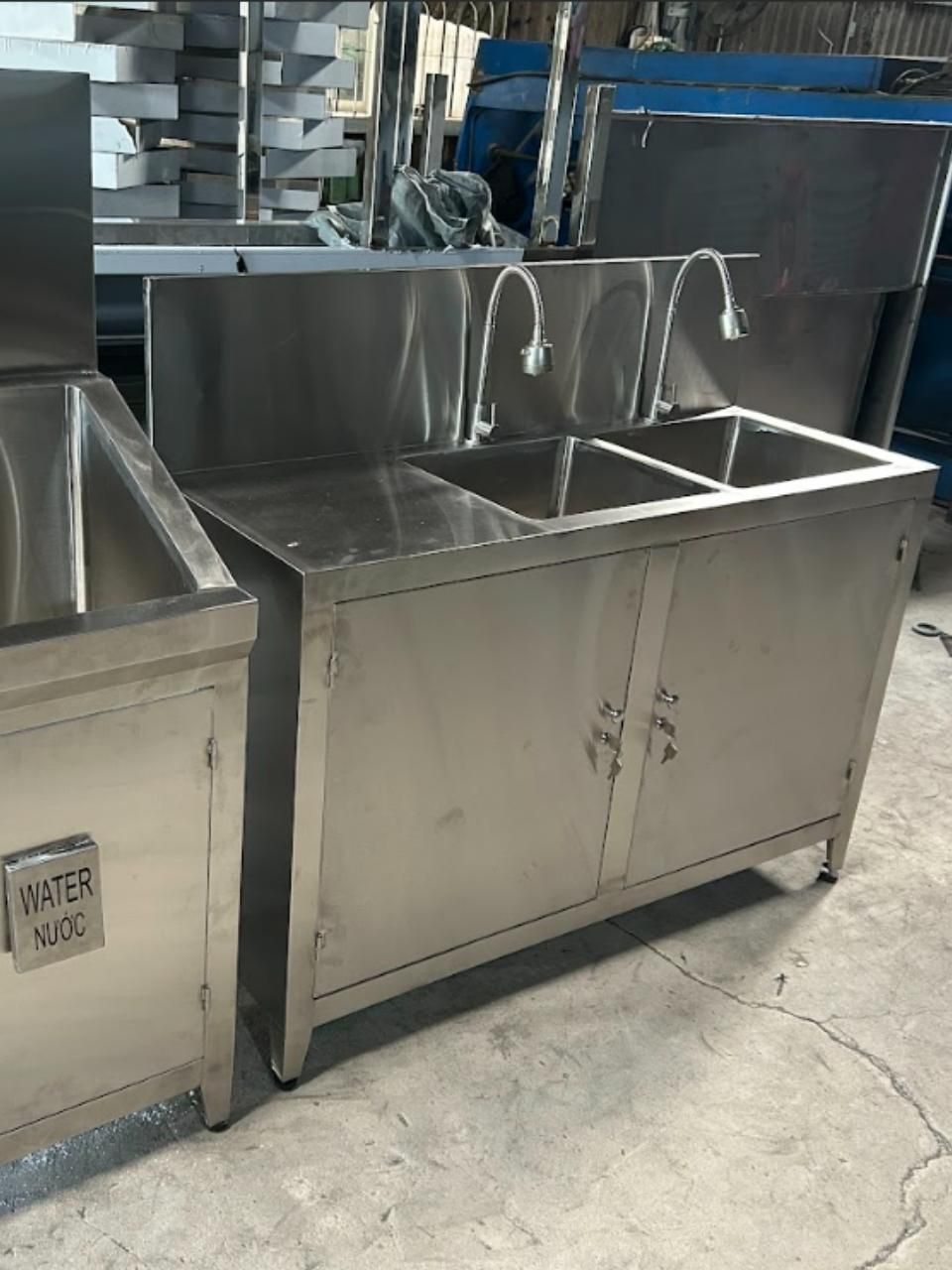  Bồn Rửa Ngâm Dụng Cụ Y Tế 2 Hộc Inox | Bàn Thao Tác Trái Phải | Kích Thước 1300 mm 