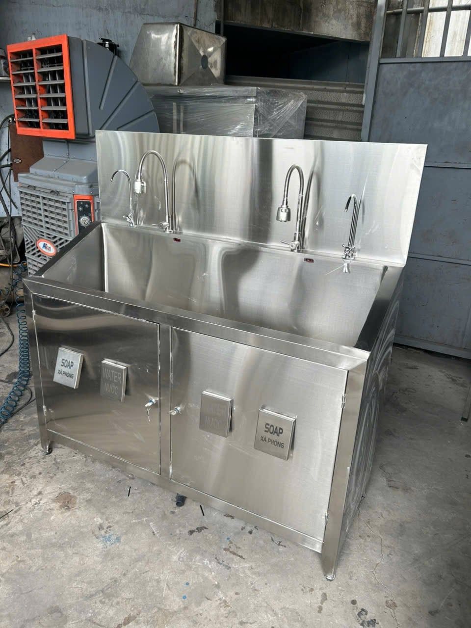  Chậu Rửa Tay Sát Khuẩn 2 Vòi Inox, Cảm Ứng Nước, Gối Nhấn Xà Phòng và Nước 