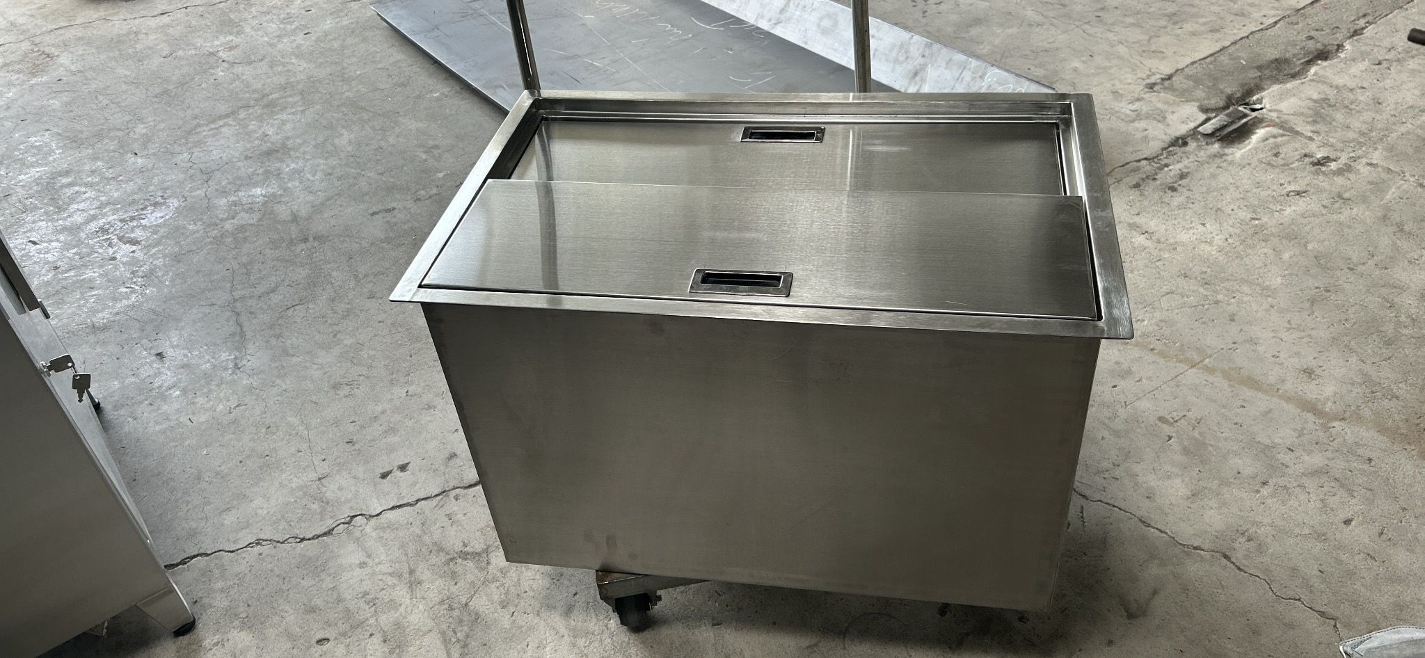  Thùng Đá Inox 3 Lớp Đặt Âm Nắp Trượt Dọc 