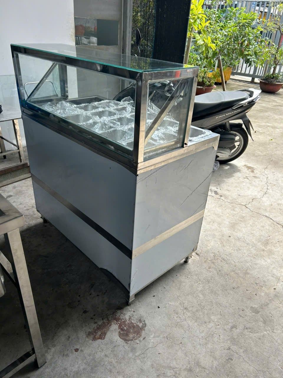  Tủ Giữ Lạnh Topping 17 Khay (15 Khay 1/6 + 2 Khay 1/4) 