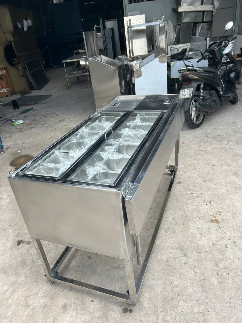  Quầy Giữ Lạnh Topping 18 Khay Inox Có Bàn Gấp Gọn – Mẫu Mới Tối Ưu Cho Quán Trà Sữa 