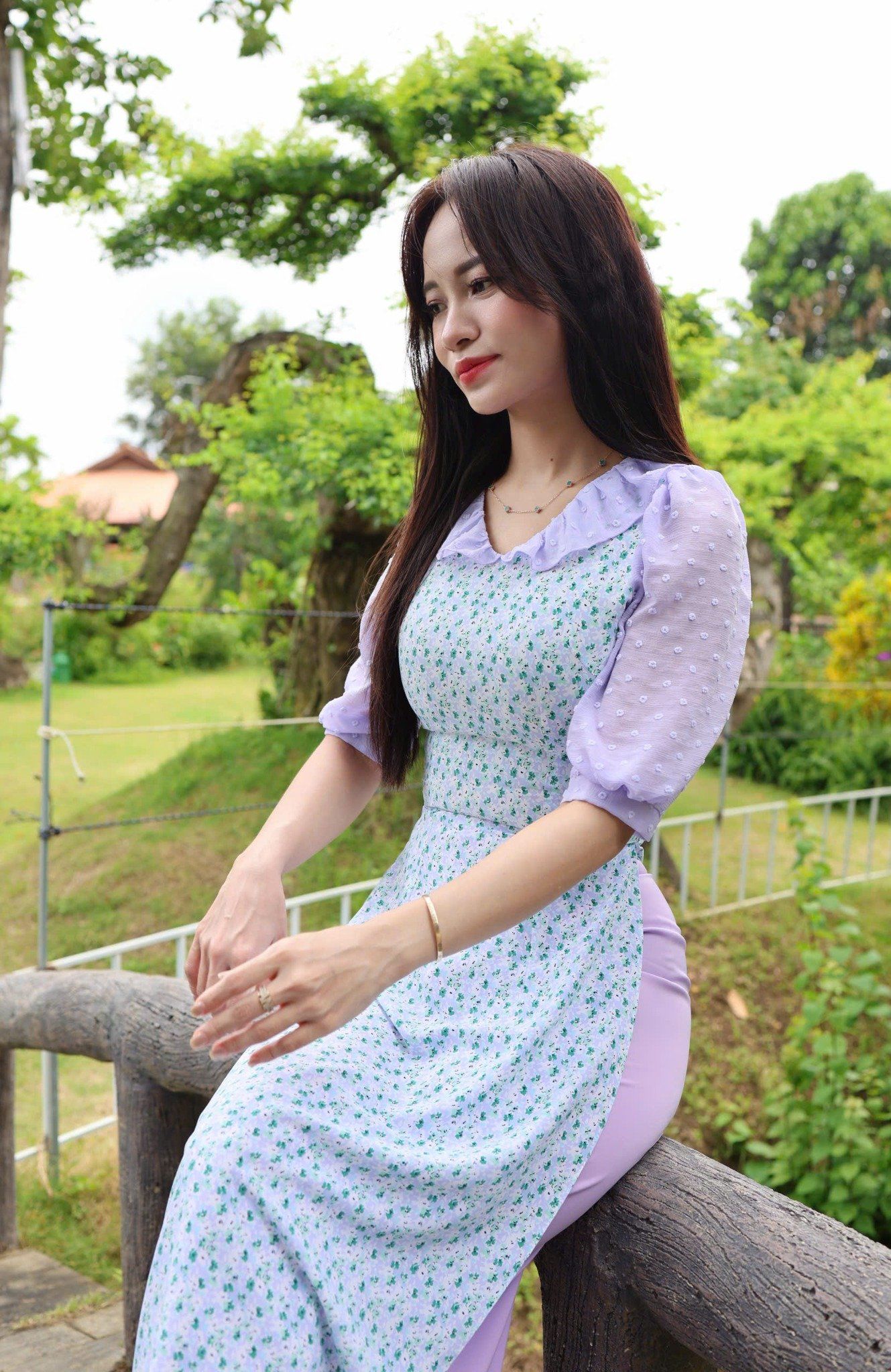  Áo Dài hoa nhí tím phối tay cổ sen tím 