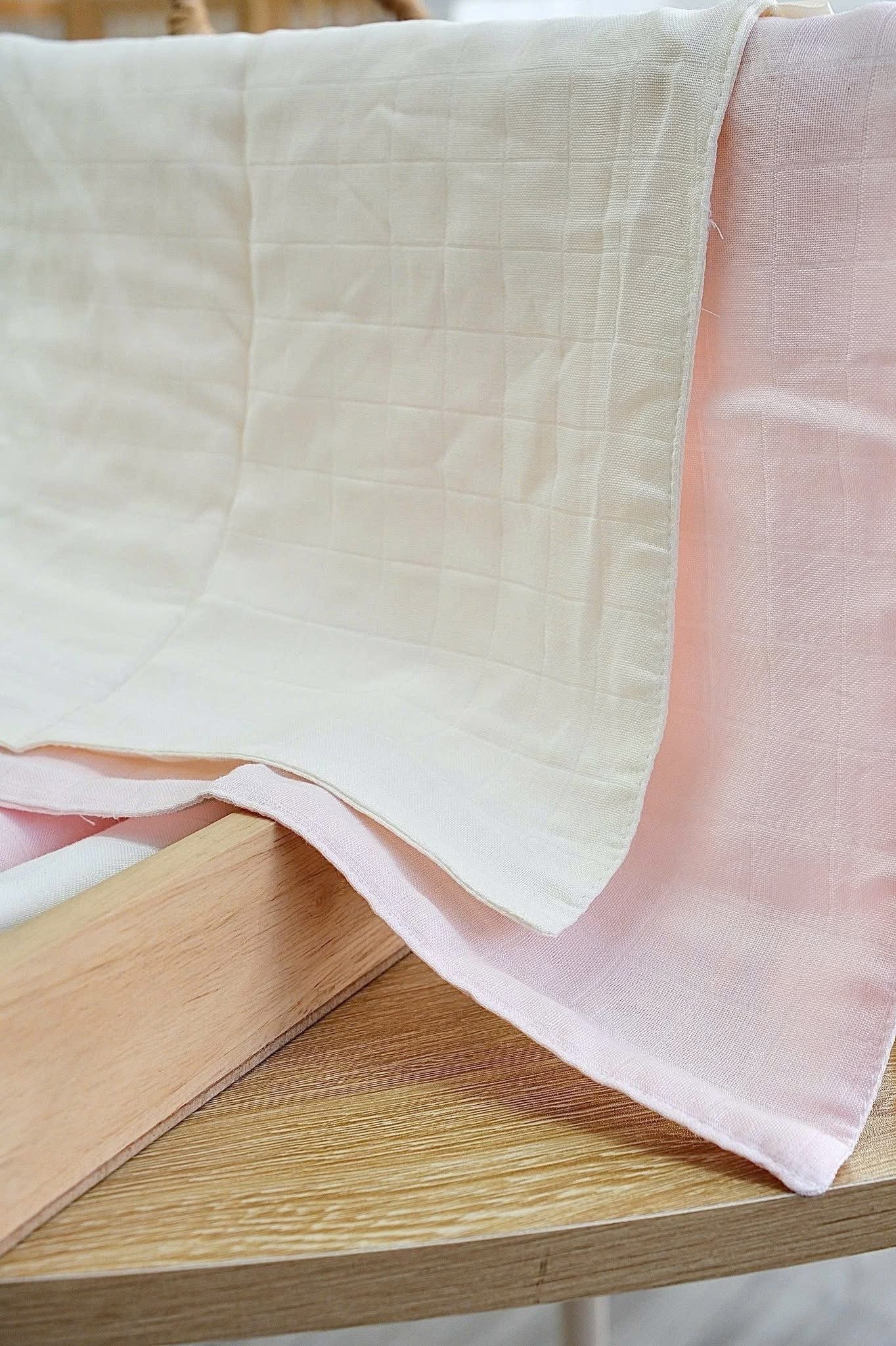  (A) Hộp 4 Khăn Sữa Sợi Tre HV Bedding (30x30 cm) 