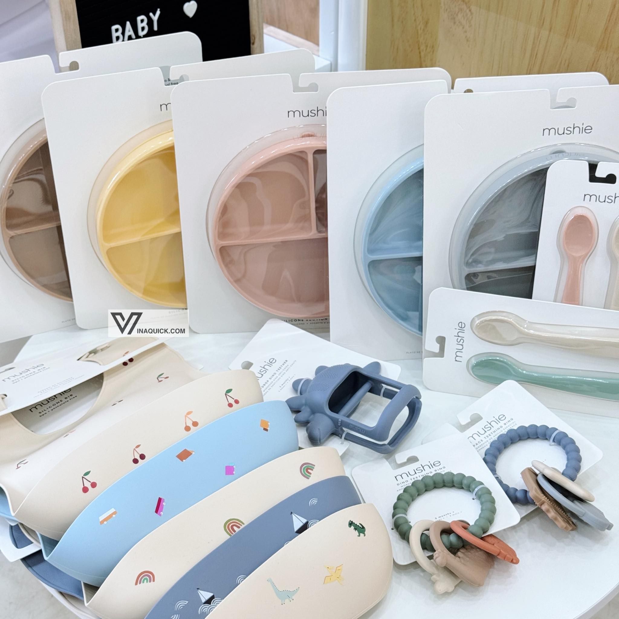  (A) Khay Ăn Dặm Chia Ngăn Silicone Mushie 