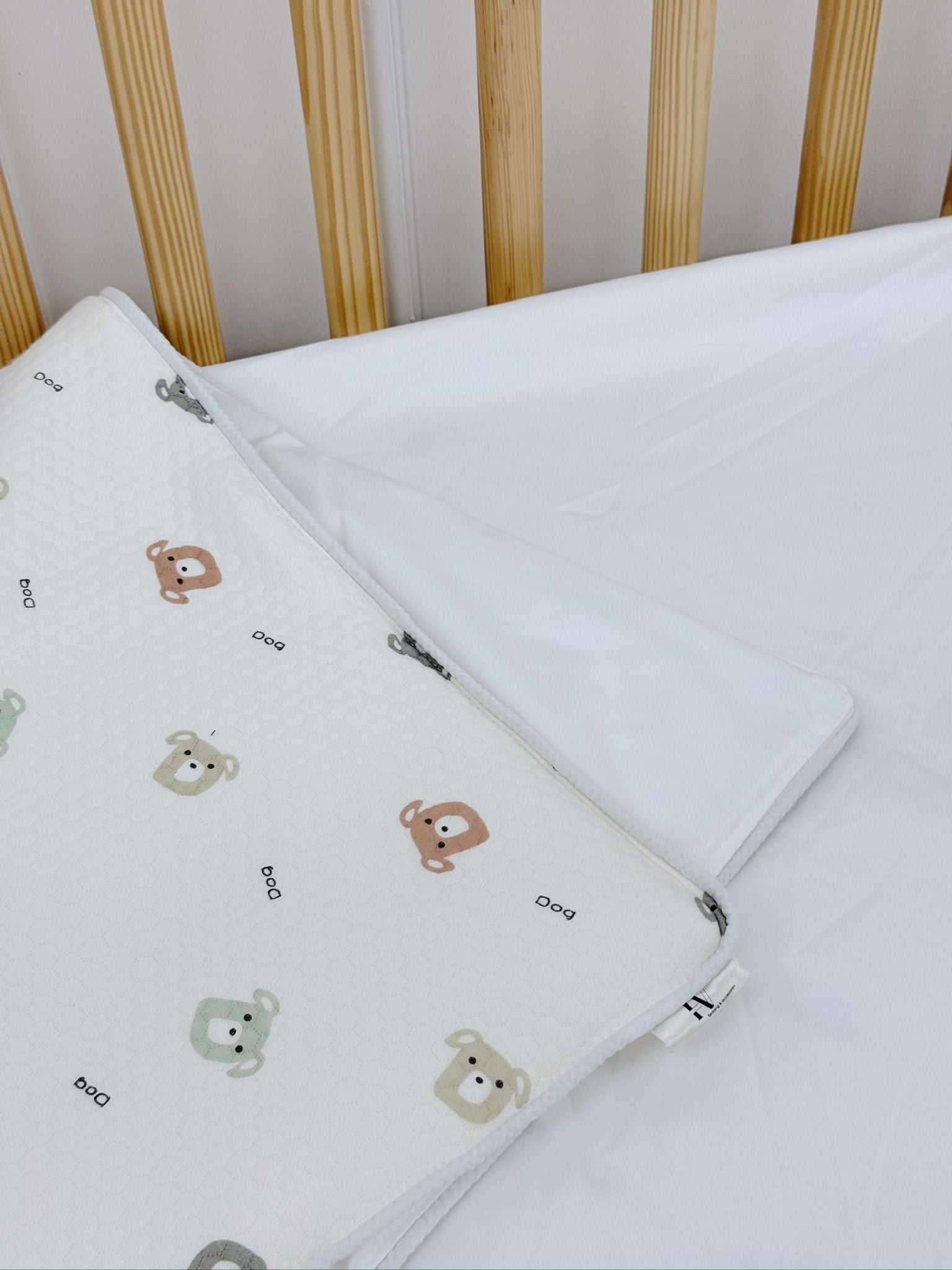  Tấm Lót Chống Thấm HV Bedding (60x75 cm) 