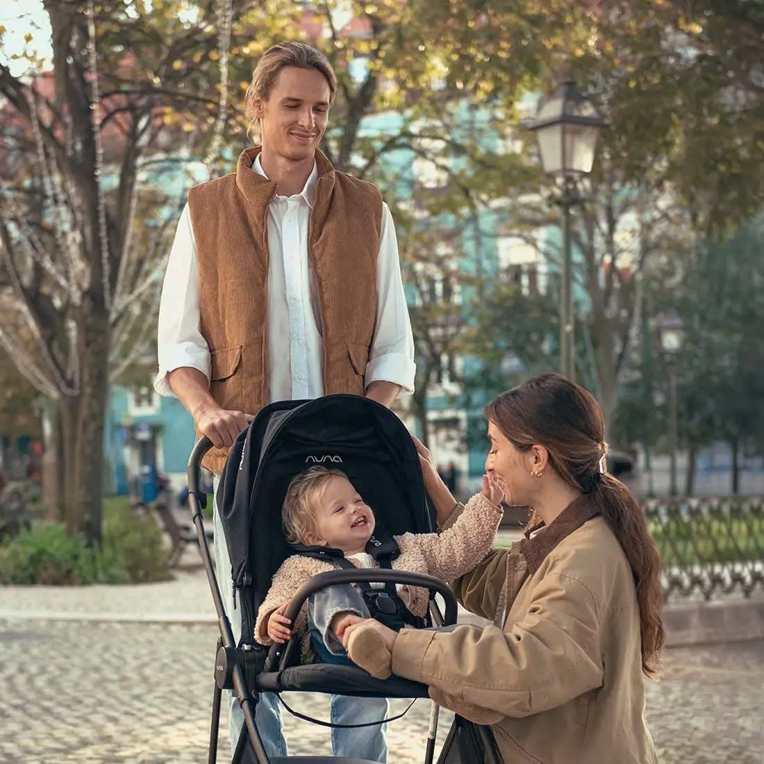  XE ĐẨY NUNA IXXA NEXT KHUNG CARBON - MÀU CAVIAR 