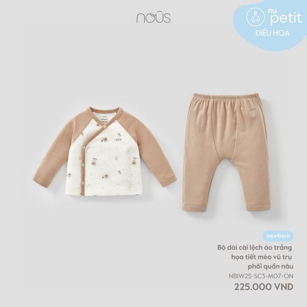  Bộ dài cài lệch Nous áo trắng họa tiết mèo vũ trụ phối quần nâu 