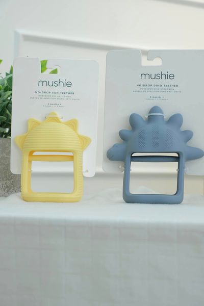  (A) Gặm Nướu Vòng Tay Mushie No-Drop Teether 