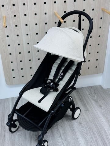  XE ĐẨY BABYZEN YOYO3 6+ - KHUNG ĐEN/ĐỆM BON POINT 